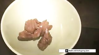 Superb model taking a shit