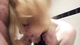 Soaking a blonde teen