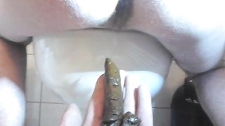 Long shit on his hand