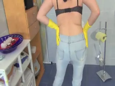 Brunette 18 year old shitting in tight jeans