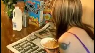 Pissing amateur babe