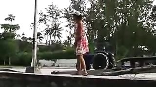 Peeing in public trying to hide