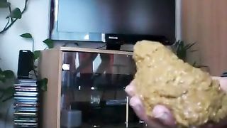 Pooping on her hands