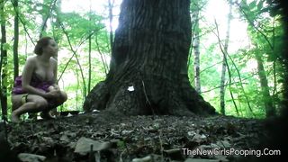 Pregnant babe shitting outdoor