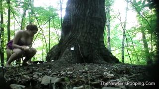 Pregnant babe shitting outdoor