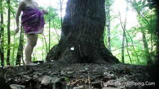 Pregnant babe shitting outdoor