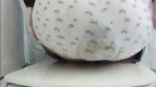Amateur girl pooping in white panties