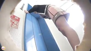 Amazing Japanese girls pooping