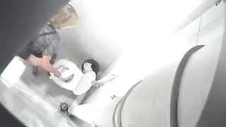 Spying on a blonde milf shitting