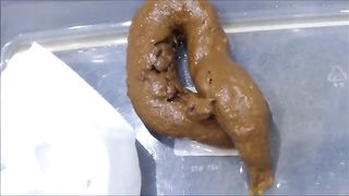 Girl with nice booty shitting