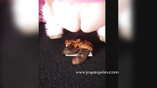 Shitting between her legs