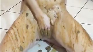 Brunette milf shits on her own face