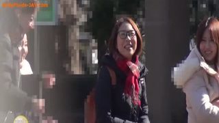 Hot Japanese mommy shitting