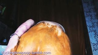 She smears poop on her huge ass