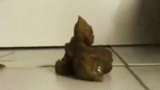Hairy babe shitting slowly