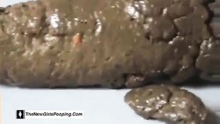 Nice girl pooping