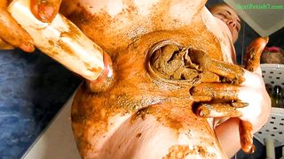 Fisting her amazing pussy