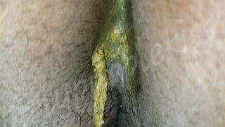 Black girl farting and shitting slowly