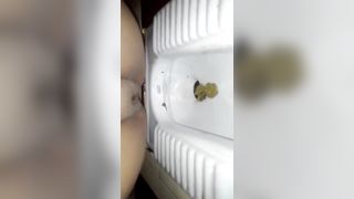 Spying on fat girl shitting