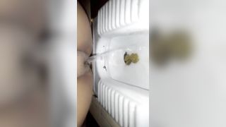 Spying on fat girl shitting