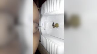 Spying on fat girl shitting