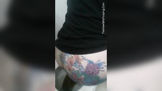 Tattooed babe shitting