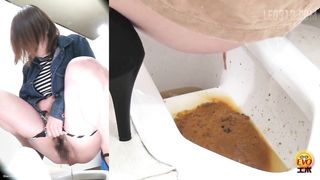 Spying on japanese babe shitting