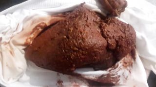 Shitting a lot in white thighs