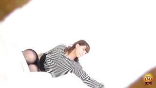 Brown haired babe shitting slowly