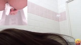 Spying on a hot babe shitting