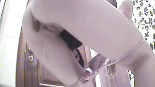 Shaking ass before shitting