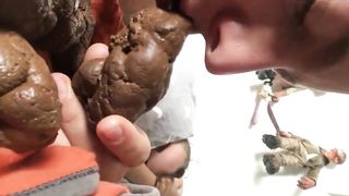 He's sucking gf's poop