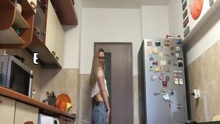 Blonde beauty shits in tight jeans