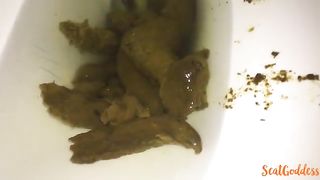 Hairy babe pooping slowly and a lot for webcam fans