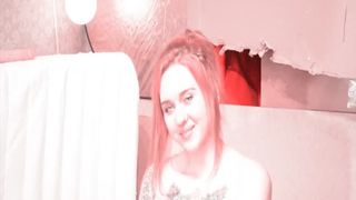 Tattooed babe deepthroats big dildo