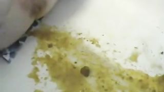 Liquid shit with pressure