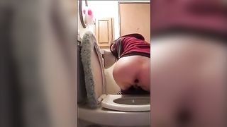 She's pooping twice in toilet