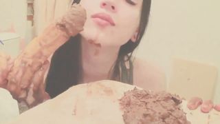 Russian babe knows how to masturbate