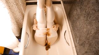 Covered entire body with shit before masturbating and orgasm