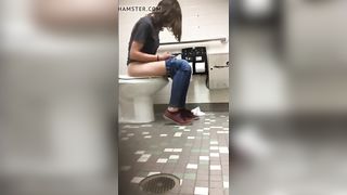 Spying on hairy babe pooping