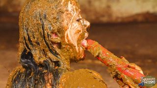 Betty Loves Manure and squirts