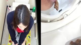 Two japanese girls that poop