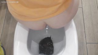 Wiped dirty ass with toilet paper lots