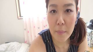 Hairy beauty shitting two times