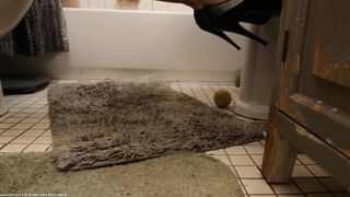 Sexy teen that has nasty diarrhea