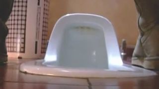 Korean girl shitting