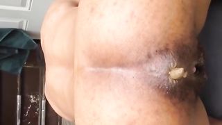 Ebony babe with big ass pooping outdoor