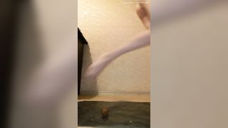 petite camgirl shitting