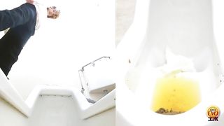 Horny milf caught pooping