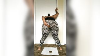 BBW babe shitting after she ripped her pants